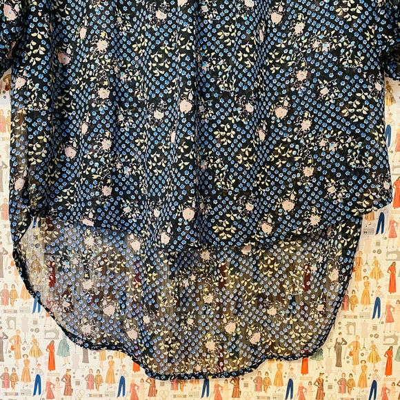 Floral Mossimo blouse 🖤 - Picture 3 of 6